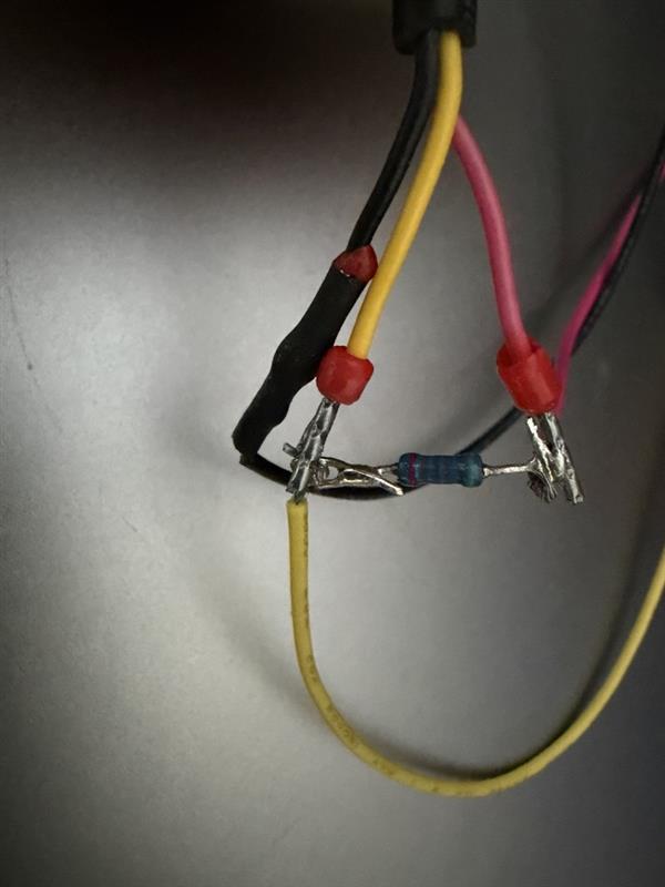 Close-up photo of the 4.7 kΩ pull-up resistor soldered in-line on the DS18B20 wiring, heat-shrunk at the splice